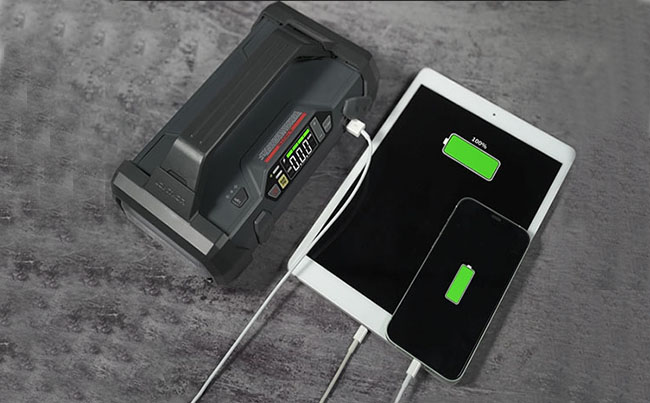 給手機、無線耳機、平板等充電測試