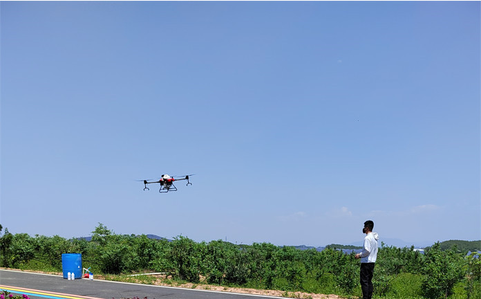 農(nóng)業(yè)植保無人機(jī)作業(yè)