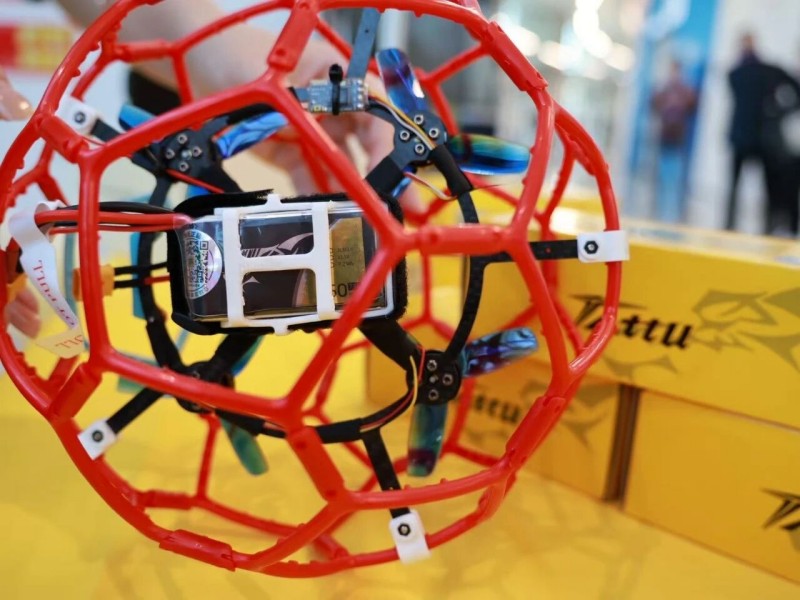 無(wú)人機(jī)足球